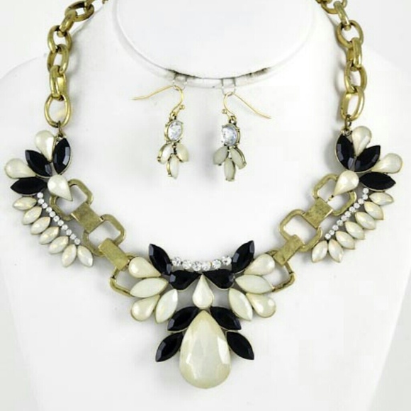Sold! ReDuced! !!Ornate jeweled necklace set