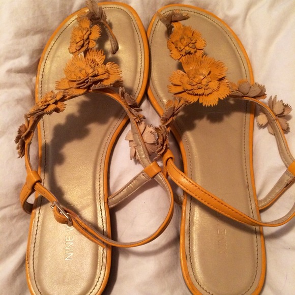 Nine West size 8 sandals