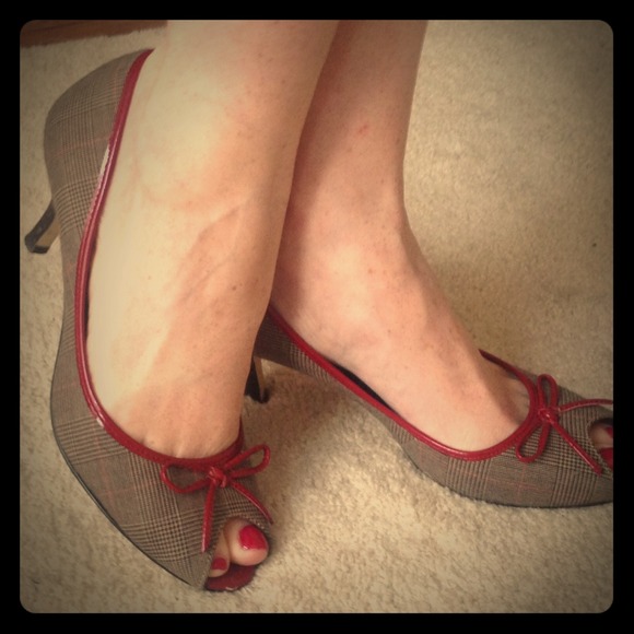 Red Trimmed Brown Plaid Peep Toe