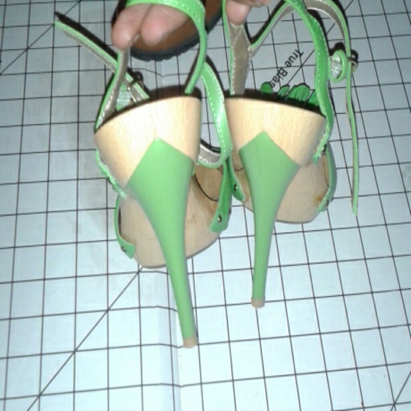 Sexy green platform high-heel stiletto sandals - Picture 3 of 3