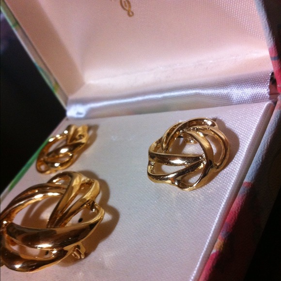 Vintage Gold Jewelry Set -- Never Worn