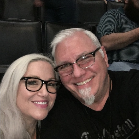 POSH Ambassador 💖 Meet your Seller - Picture 4 of 7