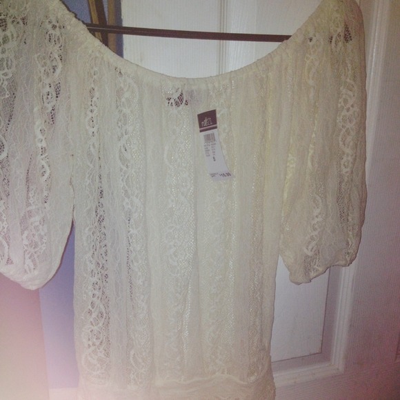 Super cute stretch blouse with lace pattern - Picture 1 of 1