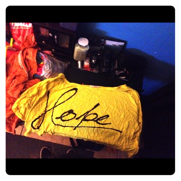 Cute yellow Hope shirt - Picture 1 of 1