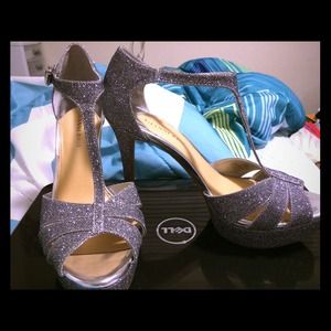 Gianni Bini Kelli Platform Sandal Silver