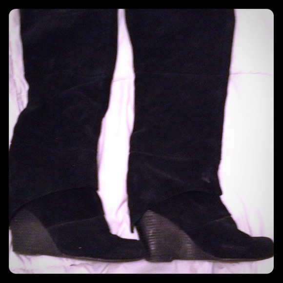 Black knee boots