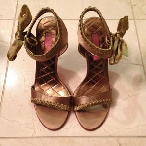Betsey Johnson satin pump **reduced price ***