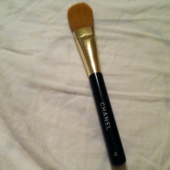 Chanel foundation brush 100% authentic !