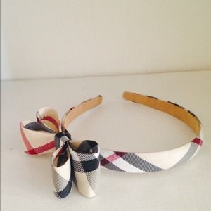 Beautiful head band.