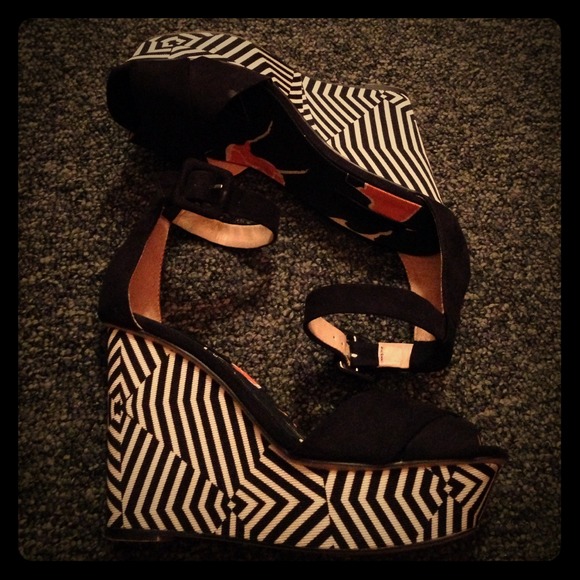 Zara Fw2012 collection black/beige print wedges