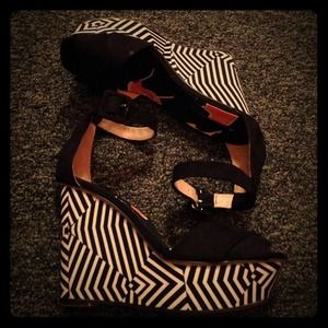 Zara Fw2012 collection black/beige print wedges