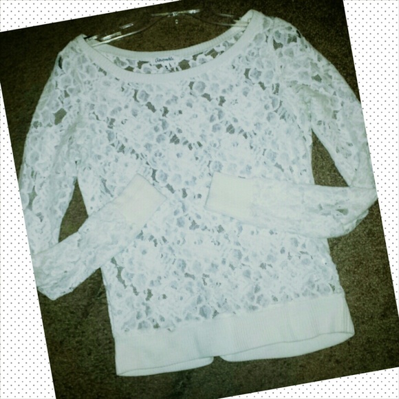 🎉🎉 Host Pick 5/14 🎉🎉Gorgeous lace top