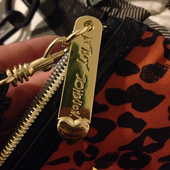 Betsey Johnson wristlet - Picture 5 of 5