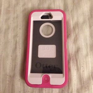 SOLD💥💥Used iPhone 5s and 5otter box case.