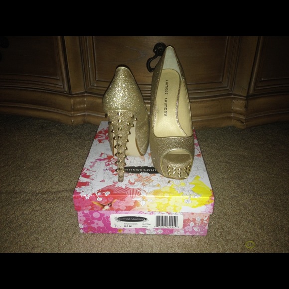 Chinese Laundry Touch Down Gold Pump **REDUCED**
