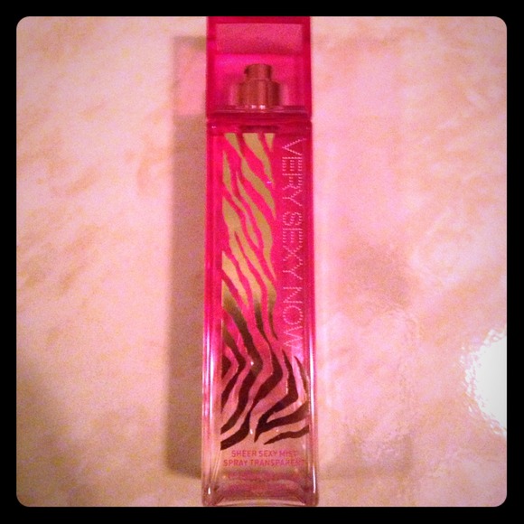 :::SOLD:::  Victoria's Secret Very Sexy Now spray