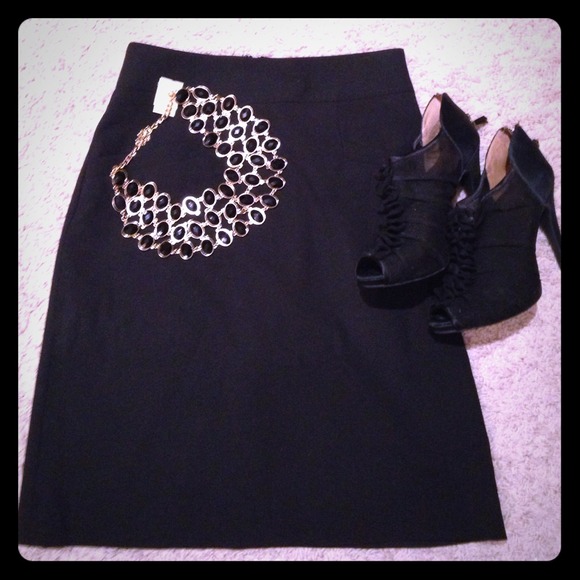 Black A-lined skirt with front pockets