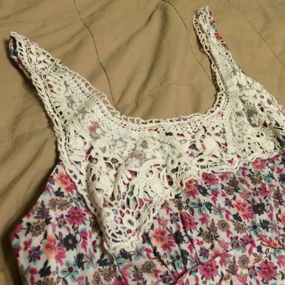 Precious Flower and Lace Sundress - Picture 2 of 3