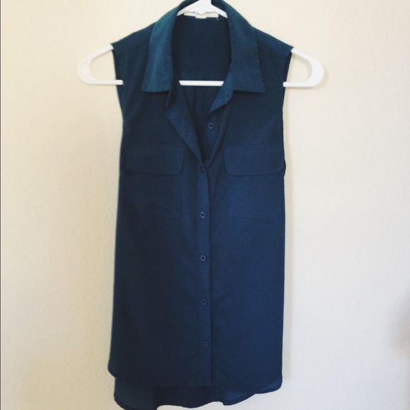Sleeveless Chiffon-like Shirt
