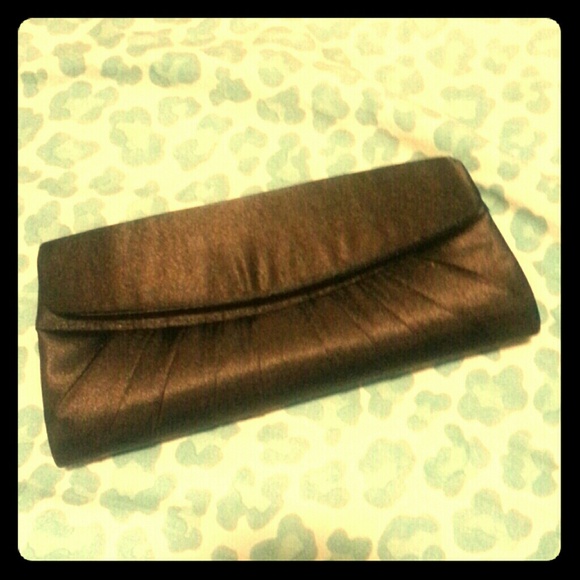 Black clutch