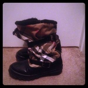 Burberry boots