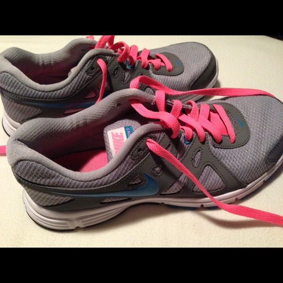 🔴SOLD🔴 Nike Athletic Shoes - 7.5 - pink/gray