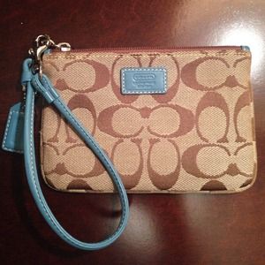 SMALL COACH WRISTLET IN PRINTED SIGNATURE FABRIC!!