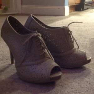 Sand-colored /nude 4" heels with laces