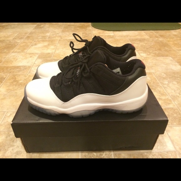 Air jordan 11 lows tuxedos size 5.5Y