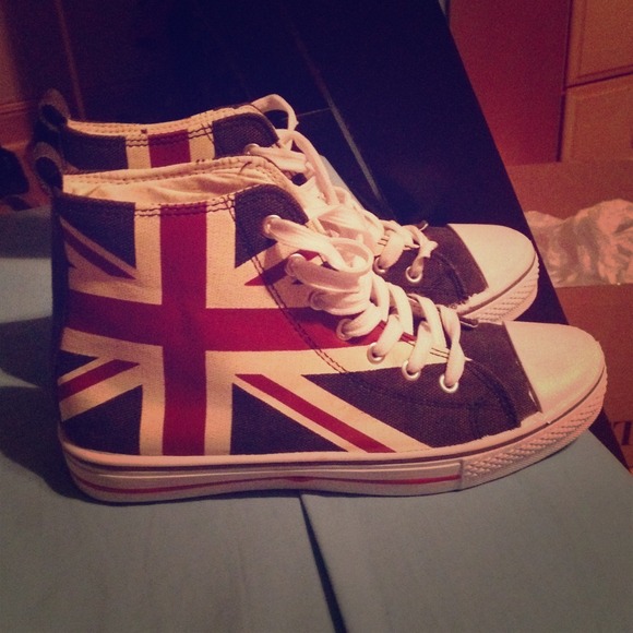 💕REDUCED British Flag Hightop Converse knockoffs