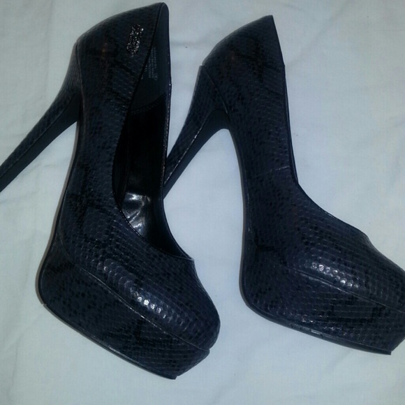 💋👠🔥New Dereon Platform size 8M Faux reptile - Picture 3 of 3