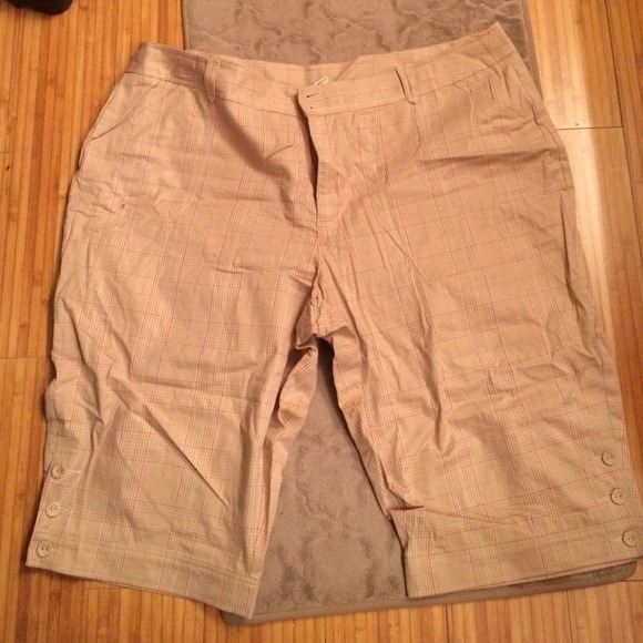 Tan Plaid Shorts (5)