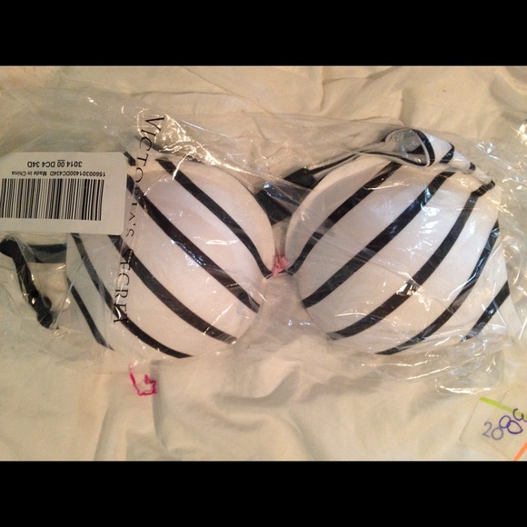 UNOPENED: Victoria secret bra