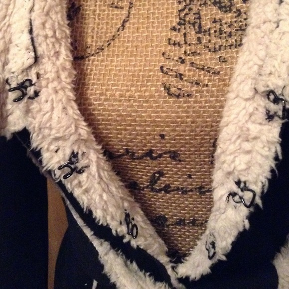 "Reduced" Day Trip Coat price negotiable - Picture 2 of 4