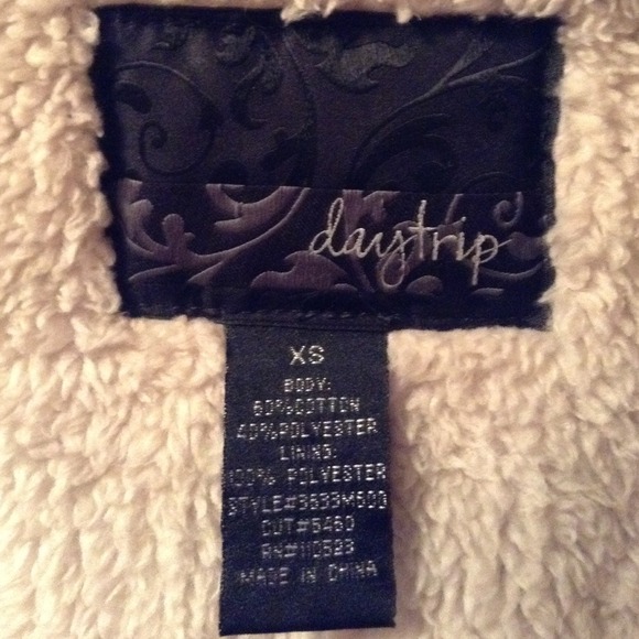 "Reduced" Day Trip Coat price negotiable - Picture 3 of 4