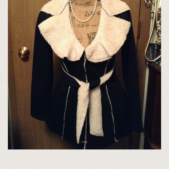 "Reduced" Day Trip Coat price negotiable - Picture 4 of 4