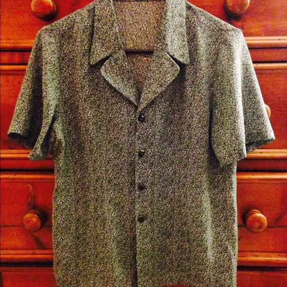 Grey button up short sleeve collar shirt