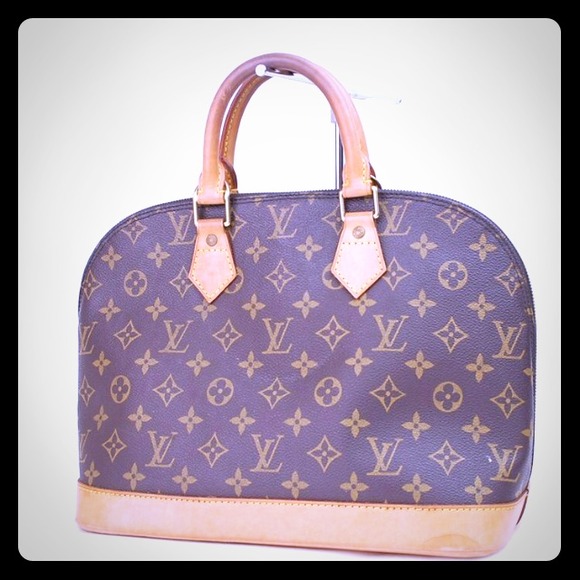 100% authentic Louis Vuitton Alma bag like new