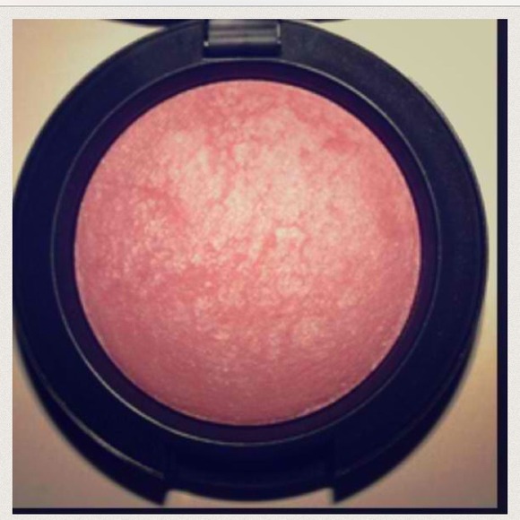 SOLD!! Mac mineralized blush in Dainty. Gorgeous