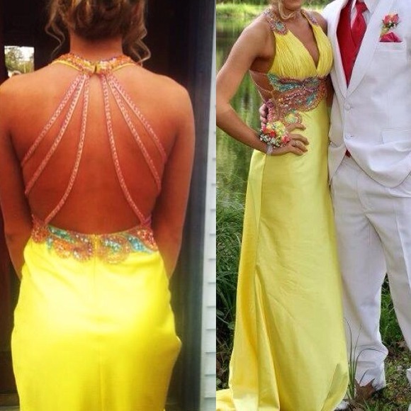 Yellow karishma formal gown.👗💕💛