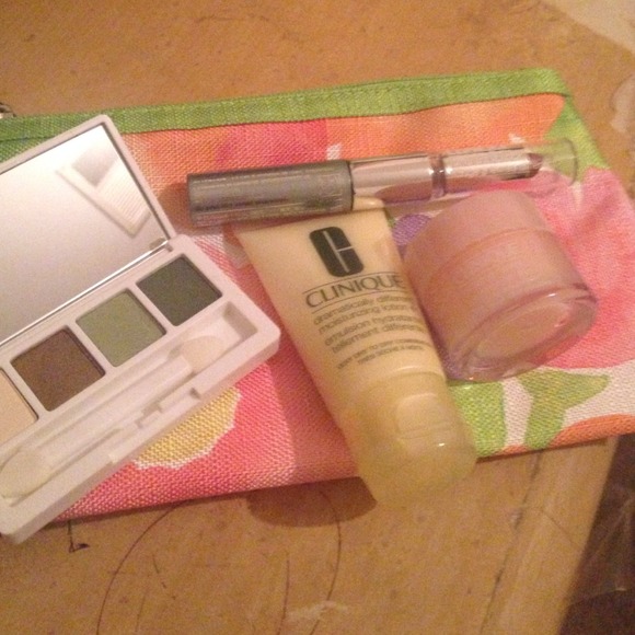 ❌ SOLD ❌ Clinique Spring Bundle