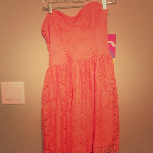 Strapless eyelash lace dress