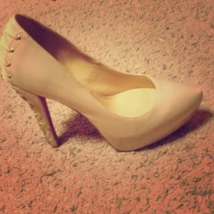 High heels with striped back and punk bottoms