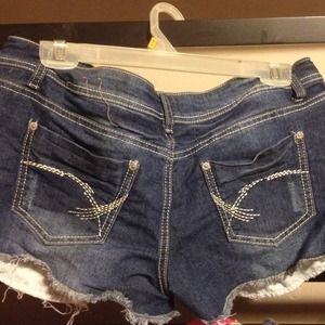 Flower pocket cutoff denim mini shorts