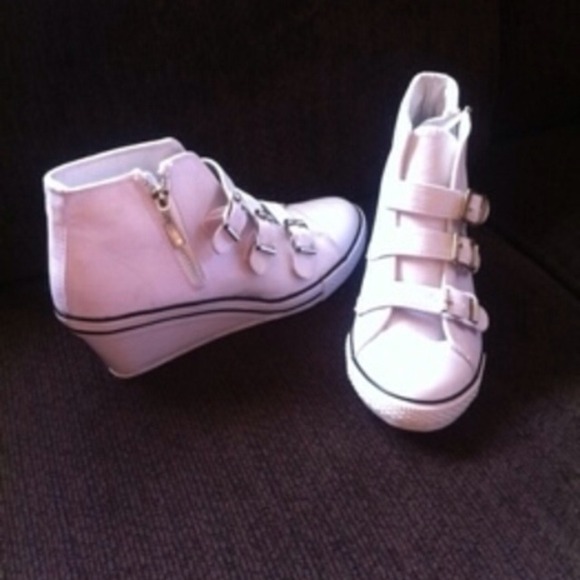 Bucco Angel Wedges