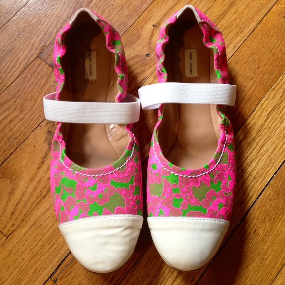 Marc Jacobs Shoes - 🎉HP🎉Marc Jacobs Pink Lace Cap Toe Ballet Flats