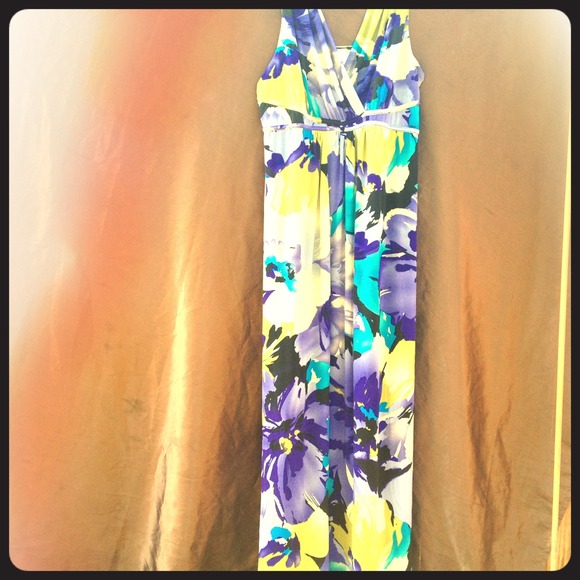 Dresses & Skirts - Fun floral summer dress