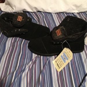 Brand new Toms