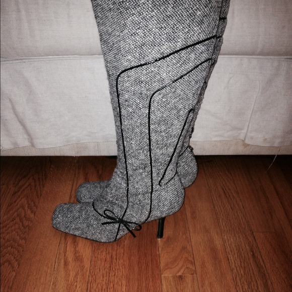 Fabulous Nine West Herringbone Weave Boots, size 6 - Picture 2 of 4