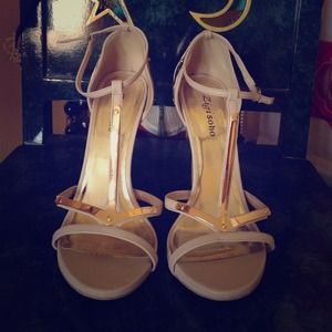 ☀️reduced!☀️Beige/Nude & Gold plated heels